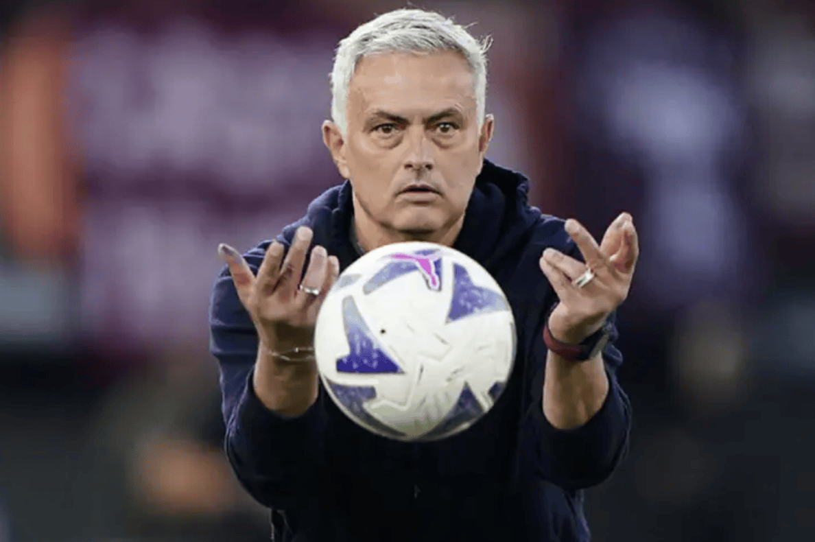 半程落后榜首10分!曝62岁穆帅将连续3年被解雇 阿莫林或取而代之